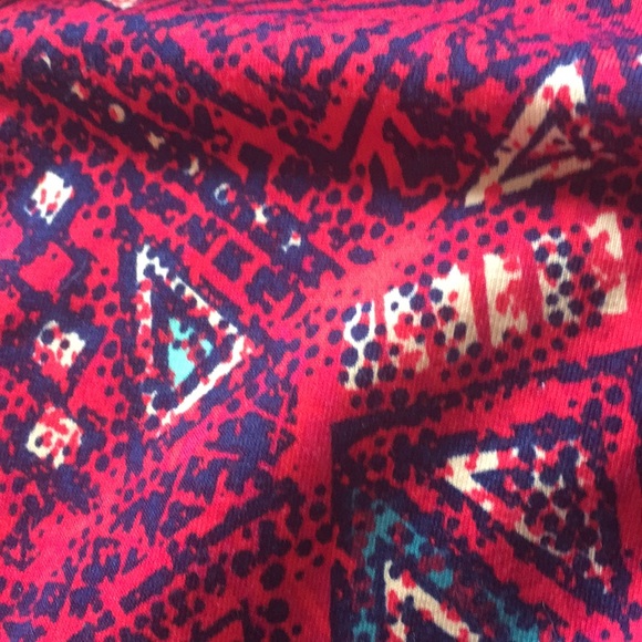 Lularoe Randy T - Picture 4 of 5